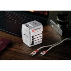 Gift Campaign Adattatore da viaggio universale con 2 porte e cavo incluso Skross></noscript> Accessori Da Viaggio