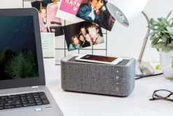 Gift Campaign Altoparlante promozionale da 6 W con caricabatterie wireless Broadcast></noscript> Casse Personalizzate