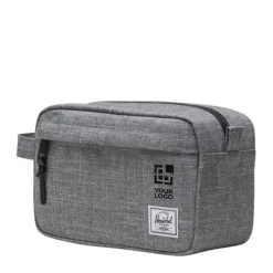 Gift Campaign Beauty case da viaggio Herschel Chapter in poliestere riciclato 600D></noscript> Gadget Ecologici|Beauty Case Personalizzati