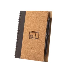 Gift Campaign Block notes B6 in sughero ed rPET con spirale, penna e pagine neutre></noscript> Taccuini Ecologici