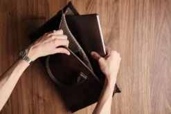 Gift Campaign Borsa pc personalizzata elegante con logo finiture in ottone 15” Sophisticase></noscript> Borse Porta Pc