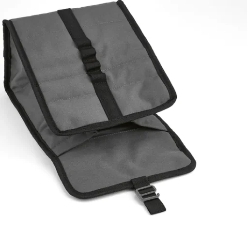 Gift Campaign Borsa termica in rPET con finiture nere e chiusura con patta e fibbia> Borse Termiche