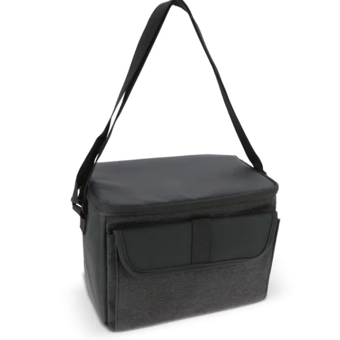 Gift Campaign Borsa termica nera promozionale in rPET con tracolla regolabile da 8l> Borse Termiche