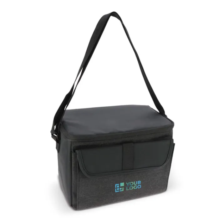 Gift Campaign Borsa termica nera promozionale in rPET con tracolla regolabile da 8l> Borse Termiche