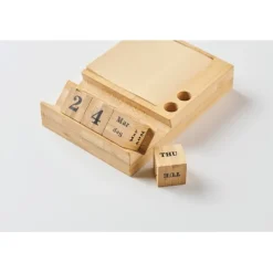 Gift Campaign Calendario da tavolo in bambù con supporto per cellulare e post-it></noscript> Gadget Per L'Ufficio
