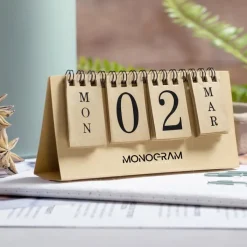 Gift Campaign Calendario da tavolo personalizzabile perpetuo in cartone Perpetual></noscript> Gadget Per L'Ufficio