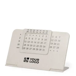 Gift Campaign Calendario perpetuo realizzato in fibra di grano e ABS con supporto></noscript> Gadget Per L'Ufficio
