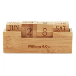 Gift Campaign Calendario promozionale perpetuo da scrivania in bamboo Bamboo></noscript> Gadget Per L'Ufficio