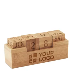 Gift Campaign Calendario promozionale perpetuo da scrivania in bamboo Bamboo></noscript> Gadget Per L'Ufficio
