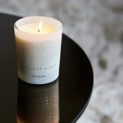 Gift Campaign Candela profumata con aroma floreale e durata di 38 ore Victorian> Candele