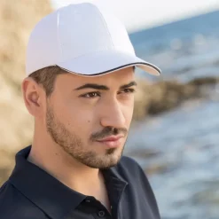 Gift Campaign Cappellino in cotone pettinato 6 pannelli con dettaglio sulla visiera></noscript> Cappellini Personalizzati