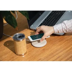 Gift Campaign Caricatore wireless in fibra di grano e ABS ultrapiatto da 5W Wheat></noscript> Caricabatterie