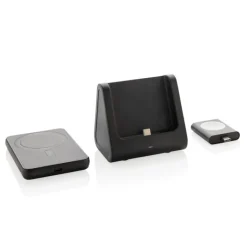 Gift Campaign Caricatore wireless in plastica RCS con powerbank per 3 dispositivi></noscript> Caricabatterie