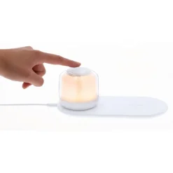Gift Campaign Caricatore wireless 15W con lampada 12 LED a luce bianca e multicolore></noscript> Caricabatterie