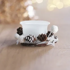 Gift Campaign Centrotavola natalizio con candela pigne, palline e stelline PineTree><noscript><img width=