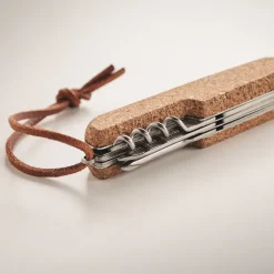 Gift Campaign Coltellino 7 funzioni in acciaio inox con rivestimento in sughero></noscript> Coltellini