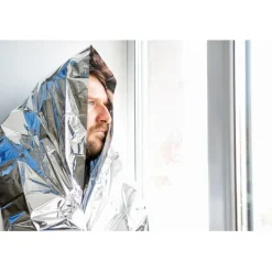 Gift Campaign Coperta di emergenza personalizzata in sacchetto RPET Help></noscript> Gadget Per Auto