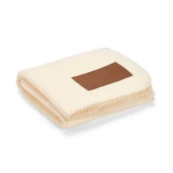 Gift Campaign Coperta ecologica in rPET da 180 g/m2 con toppa in PU personalizzabile></noscript> Coperte