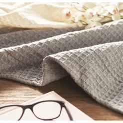 Gift Campaign Coperta in cotone leggero da 300 gr/m2 con trama a waffle></noscript> Coperte