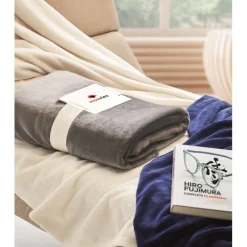 Gift Campaign Coperta in flanella con nastro e cartoncino con logo 280 g/m2 Nap RPET></noscript> Coperte