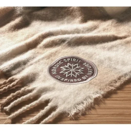 Gift Campaign Coperta in poliestere rPET mohair con disegno a quadri e frange> Coperte