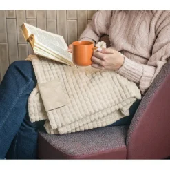 Gift Campaign Coperta in rPET con tocco super morbido e patch personalizzabile></noscript> Coperte