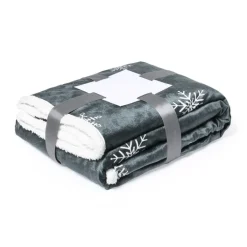 Gift Campaign Coperta natalizia in coral fleece e sherpa da 380 g/m2 SnowFlake></noscript> Gadget Natalizi