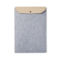 Gift Campaign Custodia per pc da 14'' in feltro riciclato con patta di chiusura in PU></noscript> Custodie Per Pc