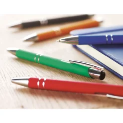 Gift Campaign Eleganti penne incise con finitura satinata inchiostro blu Aster Matt></noscript> Penne In Metallo