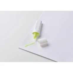 Gift Campaign Evidenziatore giallo, rosa o arancione con corpo bianco in rPET></noscript> Evidenziatori