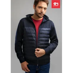 Gift Campaign Giubbino moderno uomo con cappuccio tasche interne 280 g/m2 THC Skopje></noscript> Giubbotti