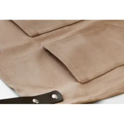 Gift Campaign Grembiule con logo con 2 tasche in canvas cerato e dettagli in pelle BBQ></noscript> Grembiuli Personalizzati