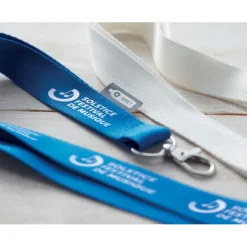Gift Campaign Lanyard in rPET con moschettone metallico e chiusura di sicurezza 20mm></noscript> Lanyard E Porta Badge Personalizzati