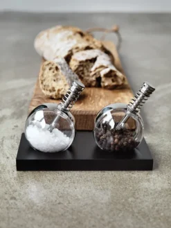 Gift Campaign Macina sale e pepe dal design innovativo con base personalizzabile Orbit></noscript> Altri Utensili Da Cucina