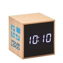 Gift Campaign Orologio sveglia di forma quadrata con display a LED Bamboo Cube></noscript> Altri Gadget Pubblicitari