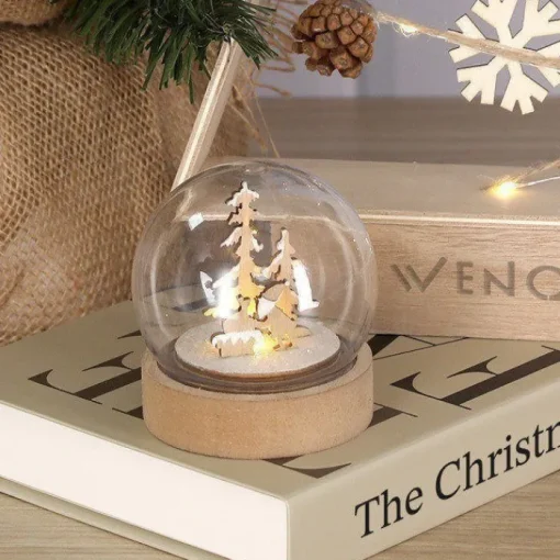 Gift Campaign Pallina illuminata con motivo natalizio all'interno e base in legno> Gadget Natalizi