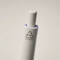 Gift Campaign Penna a sfera dal fusto bianco con clip colorata ed inchiostro blu></noscript> Penne Ecologiche|Penne Di Plastica