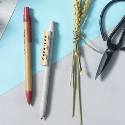 Gift Campaign Penne a scatto personalizzate ecologiche inchiostro blu Wheat Straw></noscript> Penne Ecologiche