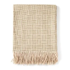 Gift Campaign Plaid jacquard con logo, motivo geometrico e frange Geometric Comfort></noscript> Coperte