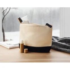 Gift Campaign Pochette in cotone da 340 gr/m2 con fondo colorato Promenade></noscript> Gadget Per Parrucchieri|Pochette Personalizzate