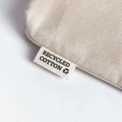 Gift Campaign Pochette in cotone riciclato con interno isotermico in alluminio></noscript> Pochette Personalizzate