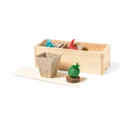 Gift Campaign Porta vaso in lengo con semi di coriandolo, prezzemolo e basilico DIY></noscript> Vasetti Con Semi