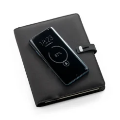 Gift Campaign Portablocco con logo A5 caricatore wireless e tasca smartphone Charger></noscript> Portadocumenti Personalizzati