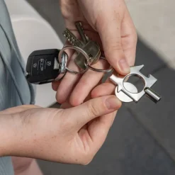 Gift Campaign Portachiavi con chiave di sfiato gettone e apribottiglie in zinco RCS><noscript><img width=