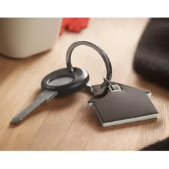 Gift Campaign Portachiavi di metallo personalizzati bicolore a forma di casa Home></noscript> Portachiavi In Metallo