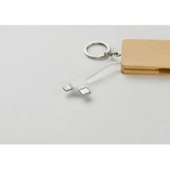 Gift Campaign Portachiavi in bambù con cavetto di ricarica retrattile e 4 connettori></noscript> Portachiavi In Legno
