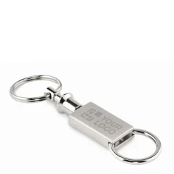 Gift Campaign Portachiavi separabile in 2 parti realizzato in lega di zinco></noscript> Portachiavi In Metallo