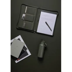 Gift Campaign Portadocumenti eco con portapenne e tasche A4 a righe></noscript> Portadocumenti Personalizzati