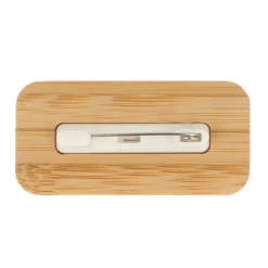 Gift Campaign Portanome da scrivania promozionale in bambù con spilla a ago Bamboo></noscript> Spille