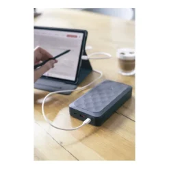Gift Campaign Powerbank a ricarica rapida da 20.000 mAh in plastica riciclata></noscript> Power Bank Personalizzati
